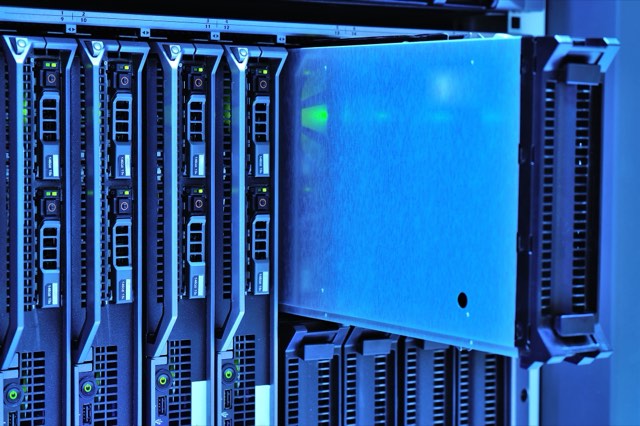Server drive bay with replacement drive modules